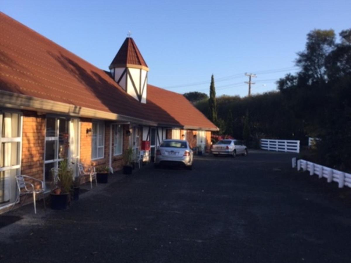 Castle Court Motel Wellsford Exterior photo